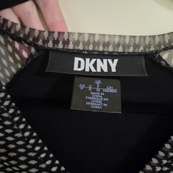 DKNY top small like new - Picture 3 of 4